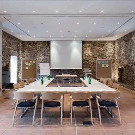Breuer's Ruedesheimer Schloss Otel Rüdesheim am Rhein