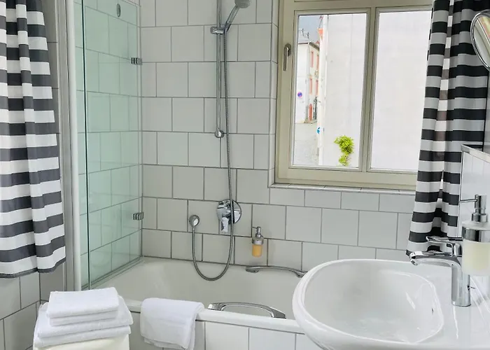 Breuer's Ruedesheimer Schloss Ruedesheim am Rhein